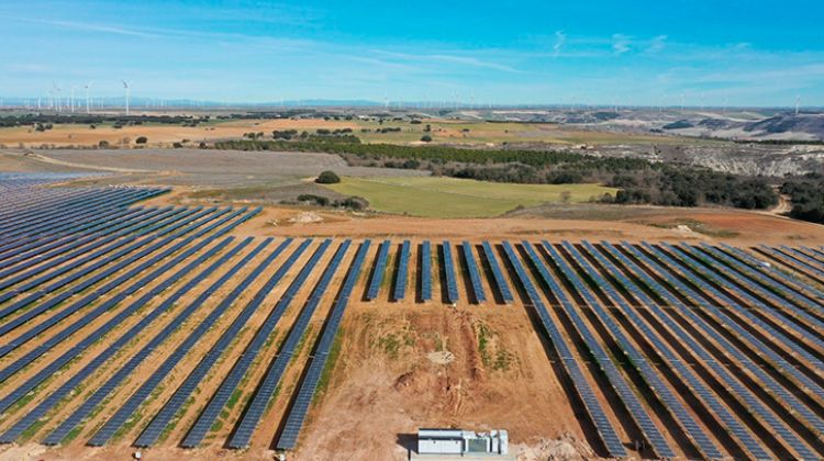 Tres plantas por 143 MW. Iberdrola construye la primera planta híbrida eólica y solar de España