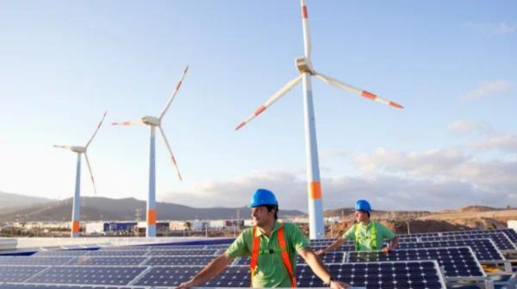 Destacan Tesla, PVH, Siemens Gamesa y Exceltic.  53 empresas lanzan 79 vacantes laborales sobre renovables en España