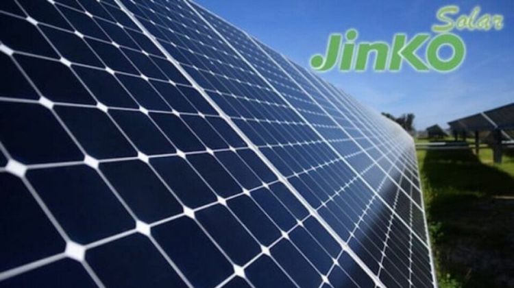 Zero Carbon Factory. JinkoSolar revela sus primeros paneles Neo Green producidos con energía renovable
